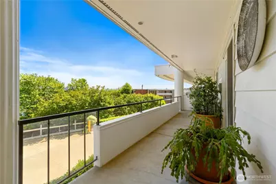 2565 Dexter Avenue N #103, Seattle, WA 98109 - Photo 27