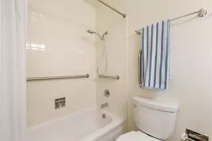 2565 Dexter Ave N, Seattle, WA 98109 - Photo 23