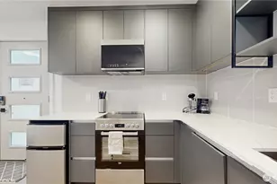 1300 E Remington Ct, Seattle, WA 98122 - Photo 23