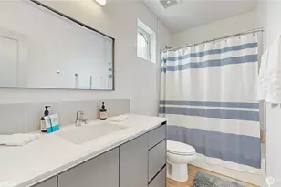 1300 E Remington Ct, Seattle, WA 98122 - Photo 15