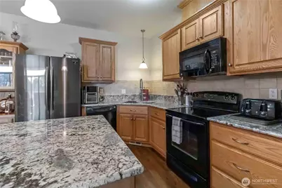 1548 River Road #301, Longview, WA 98632 - Photo 9