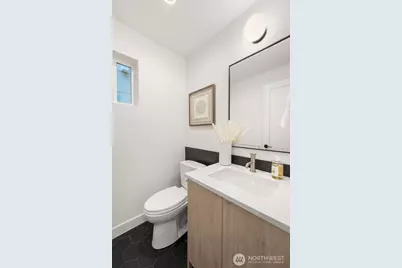 222 D 10th Avenue E, Seattle, WA 98102 - Photo 15