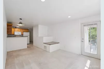 5624 Roosevelt Way NE #202, Seattle, WA 98105 - Photo 5