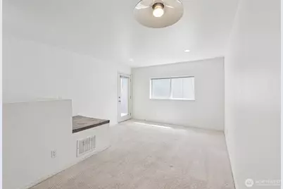 5624 Roosevelt Way NE #202, Seattle, WA 98105 - Photo 3