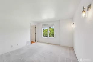 5624 Roosevelt Way NE, Seattle, WA 98105 - Photo 9