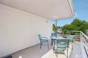 5624 Roosevelt Way NE, Seattle, WA 98105 - Photo 15