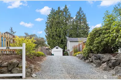 7023 16th Avenue SW, Seattle, WA 98106 - Photo 3