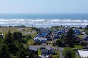 102 N 1st St, Pacific Beach, WA 98571 - Photo 3