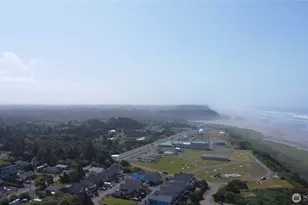 102 N 1st St, Pacific Beach, WA 98571 - Photo 33