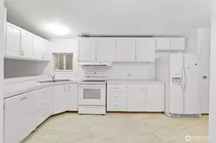 8363 Holly Ln, Maple Falls, WA 98266 - Photo 9