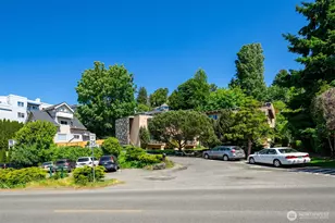 2222 Gilman Dr W, Seattle, WA 98119 - Photo 9