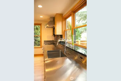 5707 NE 56th Street, Seattle, WA 98105 - Photo 5
