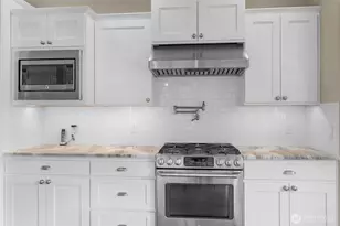 10828 Bay Meadows Ln, Burlington, WA 98233 - Photo 9