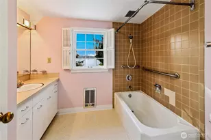 2425 Evergreen Point Rd, Medina, WA 98039 - Photo 23