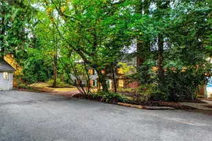 2425 Evergreen Point Rd, Medina, WA 98039 - Photo 27