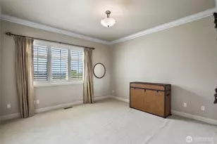 9820 NE 16th St, Bellevue, WA 98004 - Photo 23