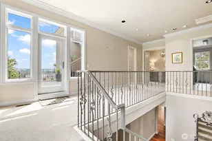 9820 NE 16th St, Bellevue, WA 98004 - Photo 17