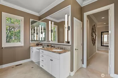 9820 NE 16th Street, Bellevue, WA 98004 - Photo 27