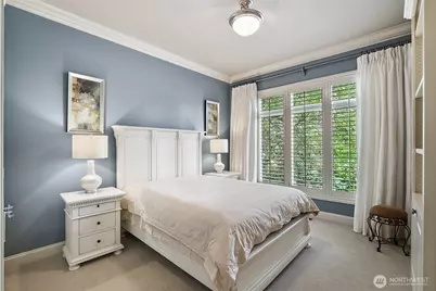 9820 NE 16th Street, Bellevue, WA 98004 - Photo 25