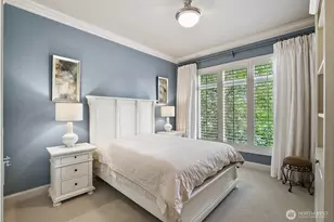 9820 NE 16th St, Bellevue, WA 98004 - Photo 25