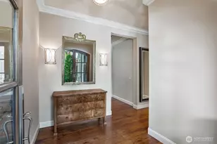 9820 NE 16th St, Bellevue, WA 98004 - Photo 3