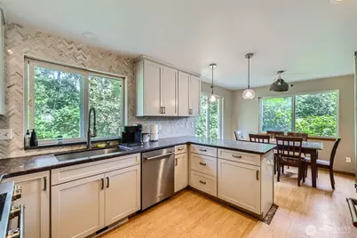 9806 6th Place SE, Lake Stevens, WA 98258 - Photo 7