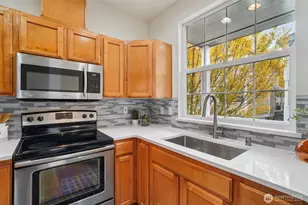 22727 NE 4th Pl, Sammamish, WA 98074 - Photo 13