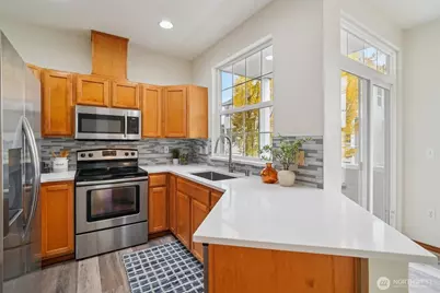 22727 NE 4th Place #117, Sammamish, WA 98074 - Photo 11