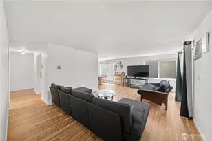 11556 Greenwood Ave N, Seattle, WA 98133 - Photo 9