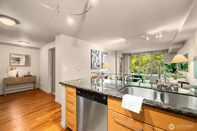 1420 E Pine Street #E203, Seattle, WA 98122 - Photo 5