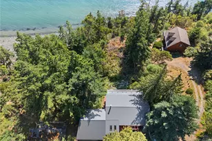 7541 Holiday Blvd, Anacortes, WA 98221 - Photo 3