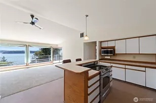 7541 Holiday Blvd, Anacortes, WA 98221 - Photo 9