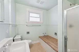 704 Warren Ave N, Seattle, WA 98109 - Photo 17