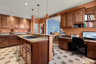 2140 SW Vista Park Drive, Oak Harbor, WA 98277 - Photo 11