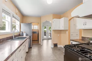 8607 15th Ave NE, Seattle, WA 98115 - Photo 9