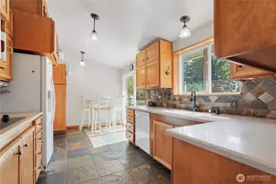 2120 Seaview Street W, University Place, WA 98466 - Photo 11