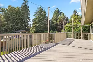 2120 Seaview Street W, University Place, WA 98466 - Photo 13