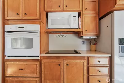 2120 Seaview Street W, University Place, WA 98466 - Photo 7