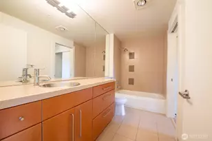 1550 Eastlake Ave E, Seattle, WA 98102 - Photo 9