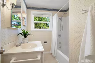 10425 SE 22nd St, Bellevue, WA 98004 - Photo 21