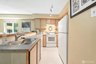 29 Etruria St, Seattle, WA 98109 - Photo 13