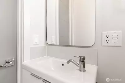 2921 Franklin Avenue E #B, Seattle, WA 98102 - Photo 11