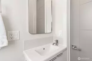 2925 Franklin Ave E, Seattle, WA 98102 - Photo 9