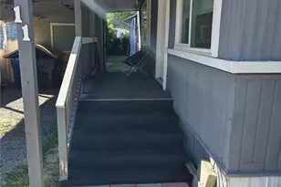 1720 Maple Ln, Kent, WA 98030 - Photo 5