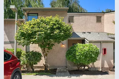 10037 NE 138th Place #D7, Kirkland, WA 98034 - Photo 1