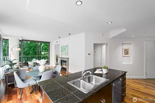 910 Lenora St, Seattle, WA 98121 - Photo 11