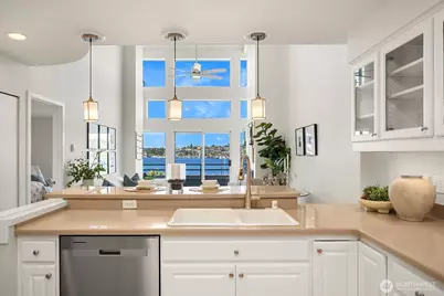 2400 8th Avenue N #2, Seattle, WA 98109 - Photo 13