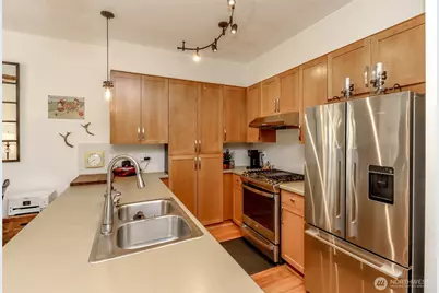 1840 25th Avenue NE #204, Issaquah, WA 98029 - Photo 13