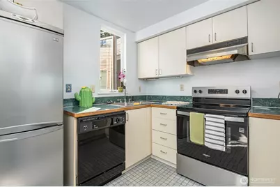 4004 Beach Drive SW #302, Seattle, WA 98116 - Photo 9