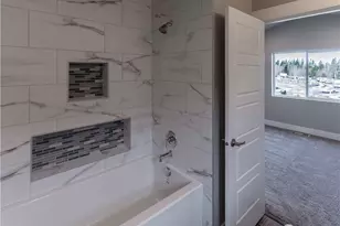 18911 Eagle Ridge Dr E, Bonney Lake, WA 98391 - Photo 11